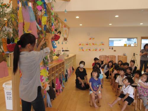 各クラスで作った飾りのお話も聞きました。 各クラスで作った飾りのお話も聞きました。