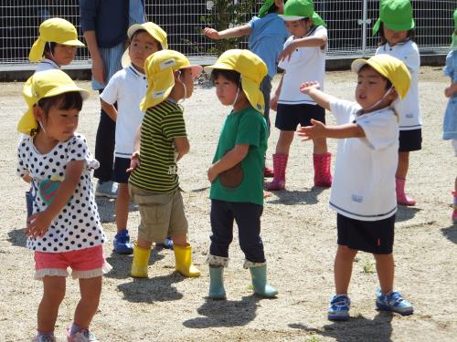 からだをよじって からだをよじって