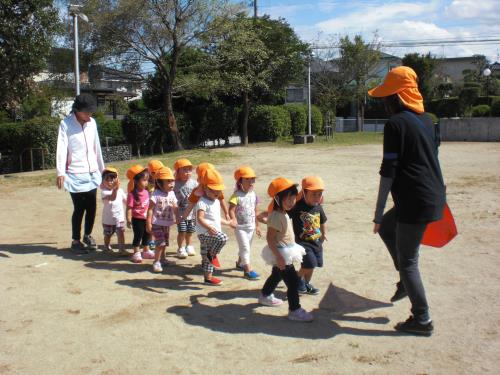 2歳 うさぎぐみ 行進 2歳 うさぎぐみ 行進