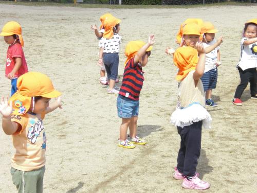 2歳 表現 からだをいっぱい動かして気持ちいい! 2歳 表現 からだをいっぱい動かして気持ちいい!