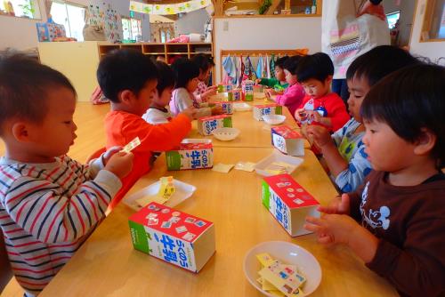 季節感のあるシールをぺったん♪ 季節感のあるシールをぺったん♪