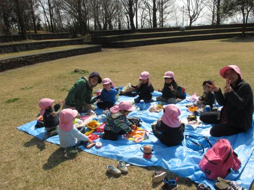 みんなでおかおを見ながらたべたよ みんなでおかおを見ながらたべたよ