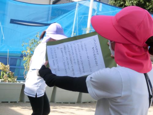 何か巻物に書いてありますね 何か巻物に書いてありますね