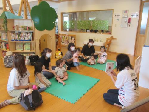 一緒に絵本を読みました 一緒に絵本を読みました