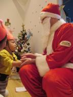 目の前のサンタさんにドキドキ 目の前のサンタさんにドキドキ