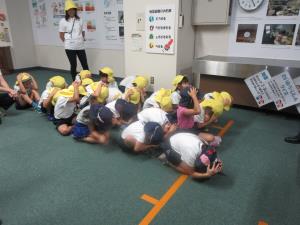 ダンゴムシのポーズ ダンゴムシのポーズ