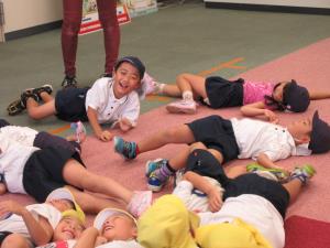 ゴロゴロ・・・ ゴロゴロ・・・