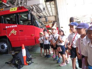 はしご車、大きいです。 はしご車、大きいです。