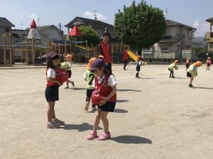 それぞれにボールを持って それぞれにボールを持って