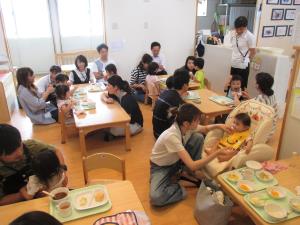 未満児食事の様子 未満児食事の様子