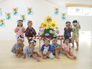 おみこしの前で おみこしの前で