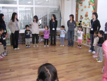 輪になって・・・ 輪になって・・・