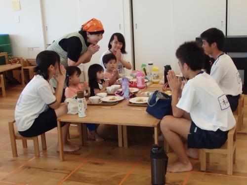 いただきますの挨拶も一緒に いただきますの挨拶も一緒に