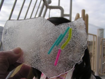 手作りの氷、こんなに固まっています