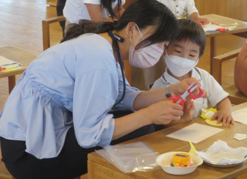 お母さんの手元をよく観ましょう。 お母さんの手元をよく観ましょう。