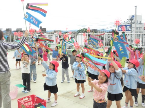 風を受けて、気持ちよさそうに泳いでいる『こいのぼり』 風を受けて、気持ちよさそうに泳いでいる『こいのぼり』