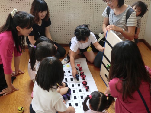 ゲームの後はお母さん先生とひとつひとつ確かめましょう。 ゲームの後はお母さん先生とひとつひとつ確かめましょう。