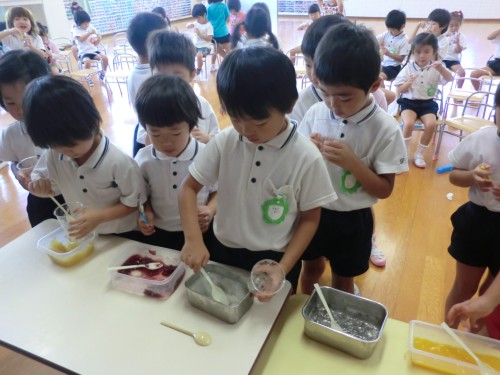 好きなゼリーを自分でセレクトしています。 好きなゼリーを自分でセレクトしています。