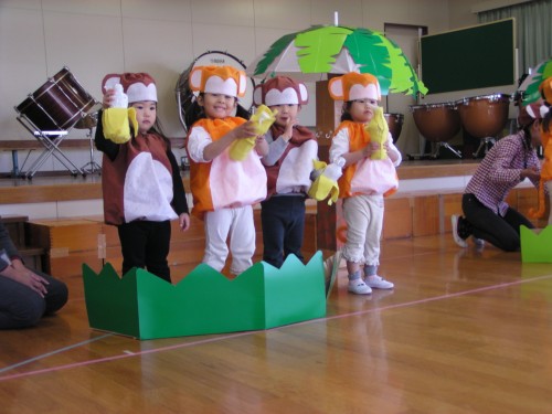 音が出るバナナ、みんなで鳴らしてみましょう。 音が出るバナナ、みんなで鳴らしてみましょう。