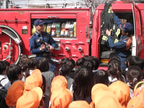 消防車の中ってどうなっているんだろう… 消防車の中ってどうなっているんだろう…