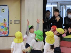 お母様方の声援に励まされ…。 お母様方の声援に励まされ…。