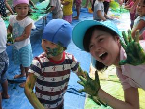 先生の手と同じ色のぼくの顔! 先生の手と同じ色のぼくの顔!