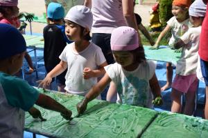 指でも絵が描けちゃうんだ! 指でも絵が描けちゃうんだ!