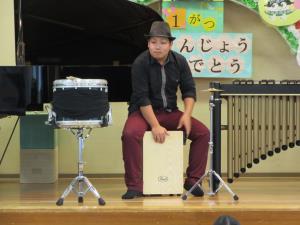 カホンという楽器だそうです カホンという楽器だそうです