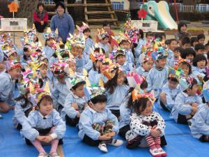 節気について話を聞く子ども達 節気について話を聞く子ども達