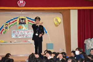 こんな形の紙飛行機もあるのですね。 こんな形の紙飛行機もあるのですね。