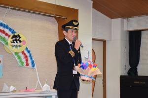 お礼の花束を渡しました。 お礼の花束を渡しました。