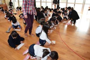 紙飛行機専用の紙を使って 紙飛行機専用の紙を使って