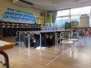 頭をかくして 頭をかくして