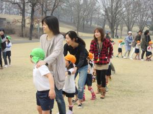 汽車が繋がっていきます。 汽車が繋がっていきます。