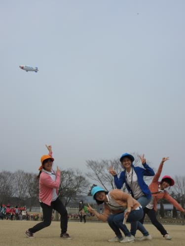 飛行船も飛んできて遠足がより一層楽しくなりました 飛行船も飛んできて遠足がより一層楽しくなりました
