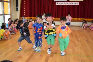 はい、ポーズ! はい、ポーズ!