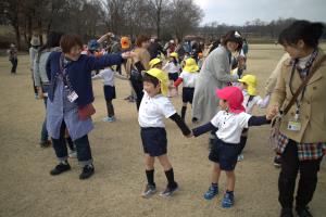 な~べ~な~べ~そ~こぬけ~♪ な~べ~な~べ~そ~こぬけ~♪