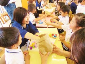 保護者の方と一緒に行いました。 保護者の方と一緒に行いました。