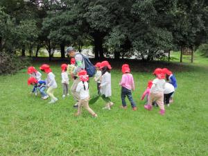 こっちにはなにがあるかな? こっちにはなにがあるかな?