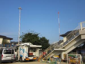 園庭から電波を飛ばしています。 園庭から電波を飛ばしています。