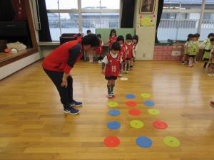 同じ色の所に跳んでね! 同じ色の所に跳んでね!