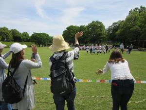 ゴールに向かって走る子どもたち ゴールに向かって走る子どもたち