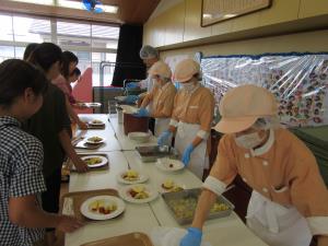 ビュッフェのように各自取りに来てもらいました。 ビュッフェのように各自取りに来てもらいました。