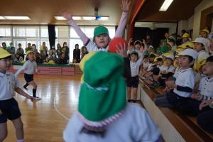 シュートさせないぞ! シュートさせないぞ!