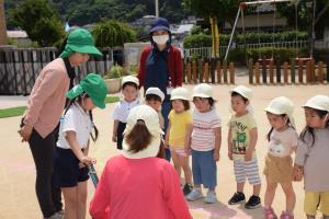 小さい子ども達もしっかり聴いています。 小さい子ども達もしっかり聴いています。