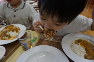 大きな口でパクっ 大きな口でパクっ