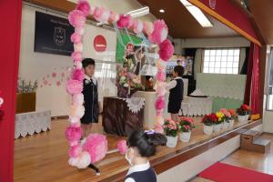 シールドによってマスクが外せます。 シールドによってマスクが外せます。