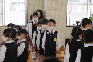 順番を待つ子ども達。 順番を待つ子ども達。