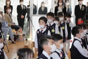 順番を待つ子ども達2 順番を待つ子ども達2