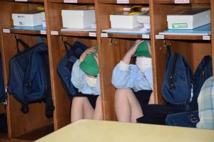 棚の中にも隠れます 棚の中にも隠れます